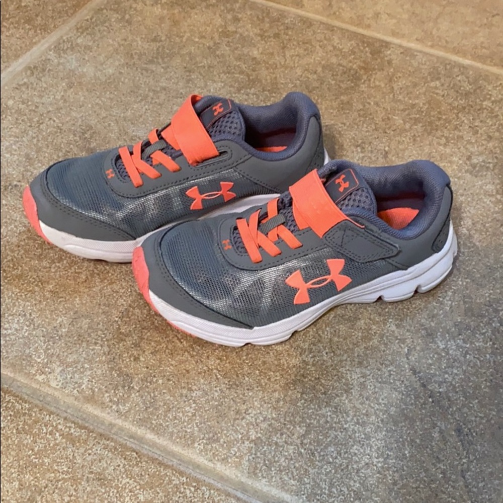 *CHILDREN'S Under Armour tennis shoes